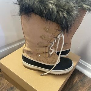 Sorel winter boots with fur